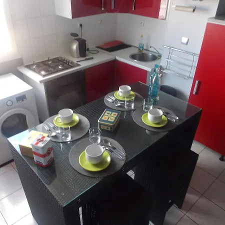 Apt In A Quiet At 2 Steps From The Beach *